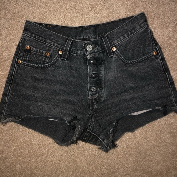 Black Levi 501 shorts - Picture 2 of 2